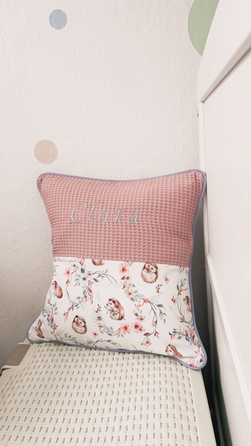 Kissen mit Name "Igel+Waffelpique altrosa" (einen Namen sticken ist gratis!)