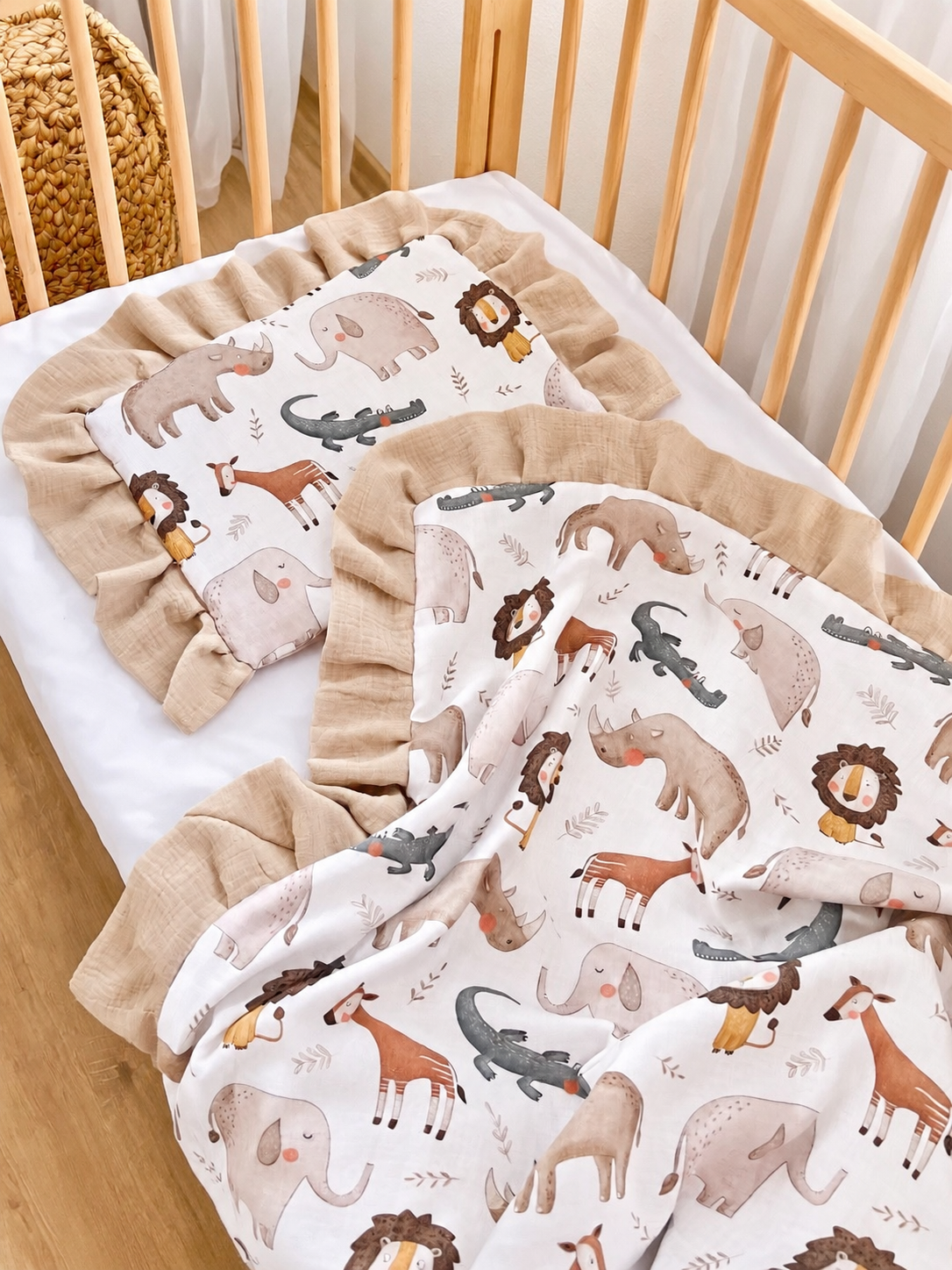 Personalisierte Musselin Babydecke mit Rüschen | 100% Baumwolle | Babydecke mit Namen | Safari Tiere