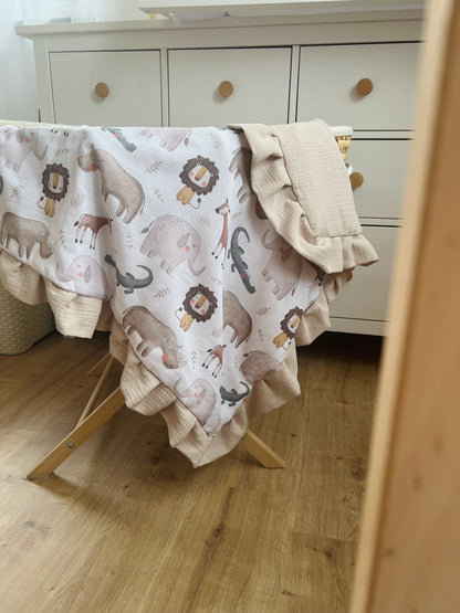 Personalisierte Musselin Babydecke mit Rüschen | 100% Baumwolle | Babydecke mit Namen | Safari Tiere