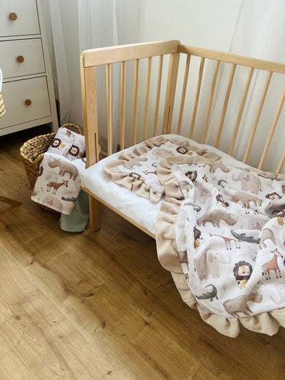 Personalisierte Musselin Babydecke mit Rüschen | 100% Baumwolle | Babydecke mit Namen | Safari Tiere