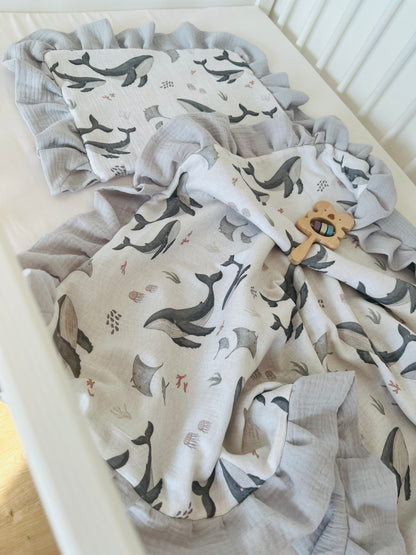 Personalisierte Musselin Babydecke mit Rüschen | 100% Baumwolle | Babydecke mit Namen | Wal Ozean
