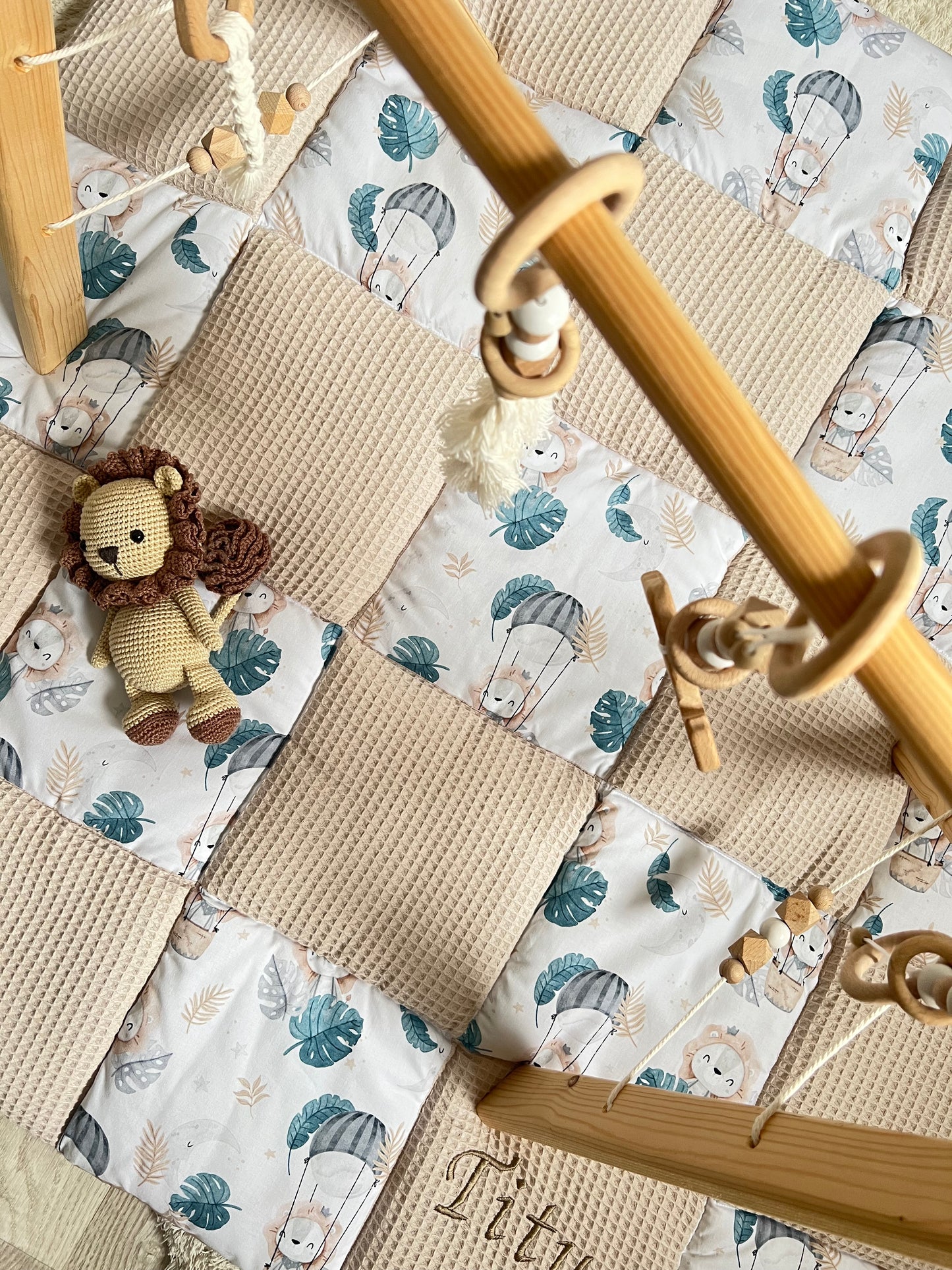 Krabbeldecke Patchwork „Löwe+Waffelpique hellbeige“