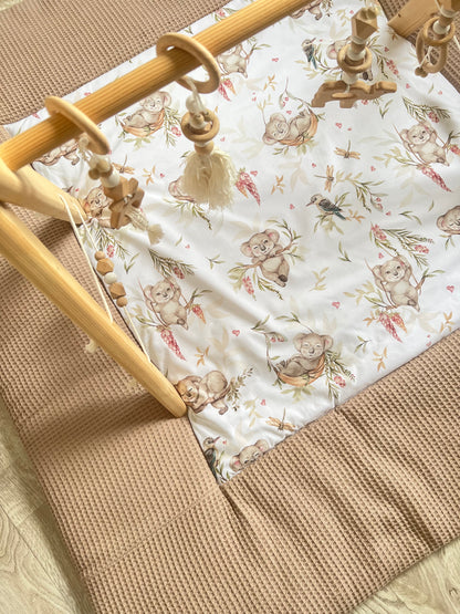 Krabbeldecke „Koalas+Waffelpique hellbraun"