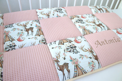 Krabbeldecke Patchwork „Märchen Wald+Waffelpique rosa/nude“