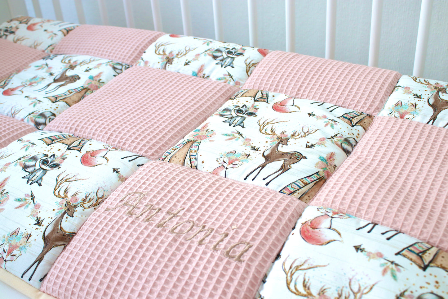 Krabbeldecke Patchwork „Märchen Wald+Waffelpique rosa/nude“