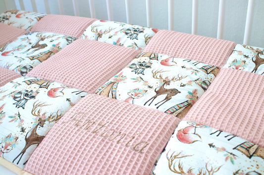 Krabbeldecke Patchwork „Märchen Wald+Waffelpique rosa/nude“