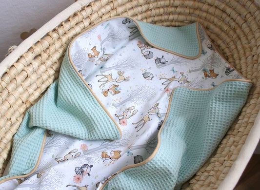 Babydecke "Babywaldtiere +Waffelpique hellgrün/mint" (einen Namen sticken ist gratis!)