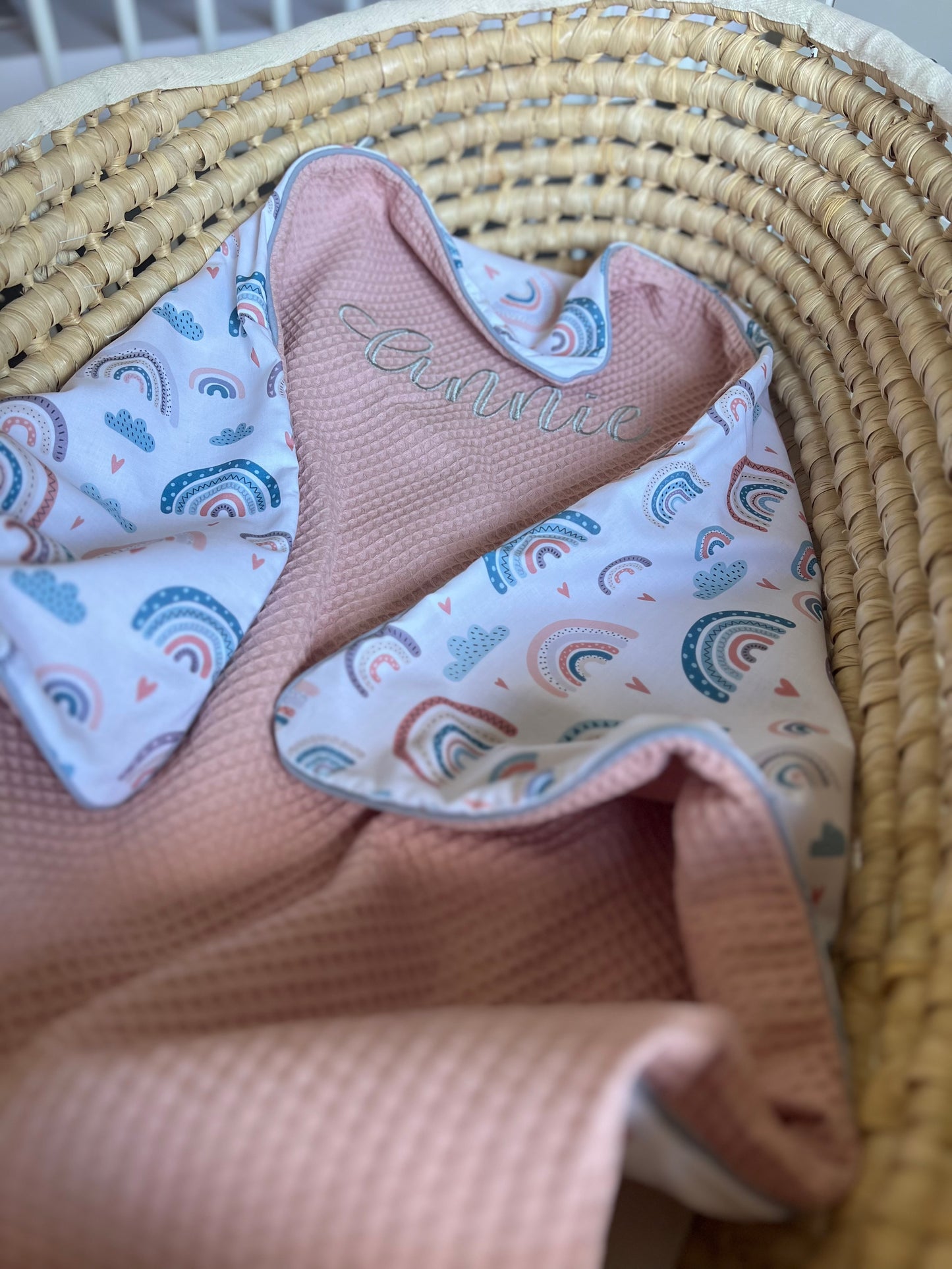 Babydecke "Regenbogen +Waffelpique rosa/nude" (einen Namen sticken ist gratis!)