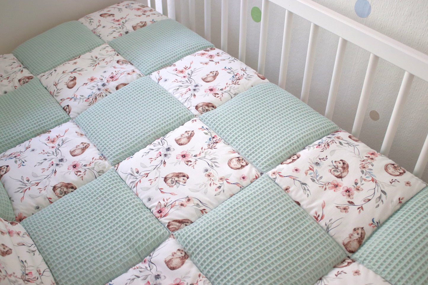 Krabbeldecke Patchwork „Igel+Waffelpique hellgrün/mint“