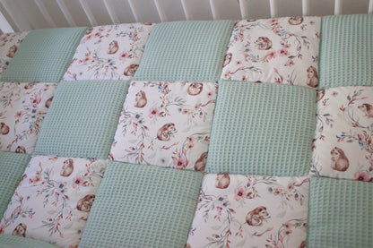 Krabbeldecke Patchwork „Igel+Waffelpique hellgrün/mint“