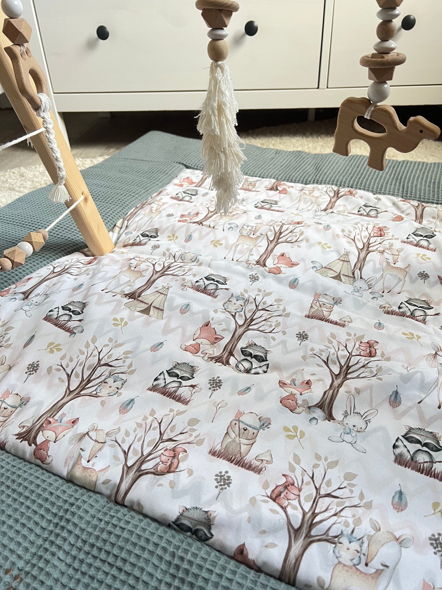 Krabbeldecke „Waldtiere+Waffelpique altgrün"