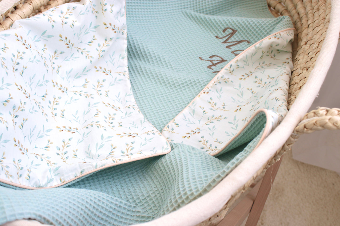 Babydecke "Pflanzen, Weidenkätzchen +Waffelpique hellgrün/mint" (einen Namen sticken ist gratis!)