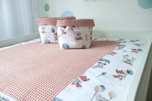 Wickelauflage Set „Tiere mit Luftballons+Waffelpique rosa/nude“