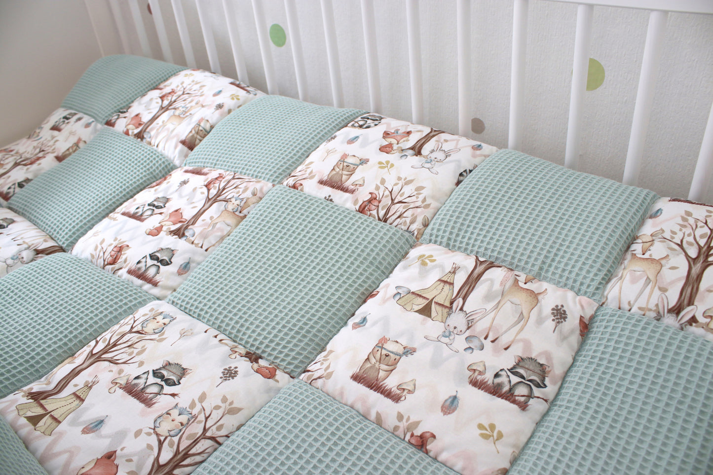 Krabbeldecke Patchwork „Waldtiere+Waffelpique hellgrün/mint“