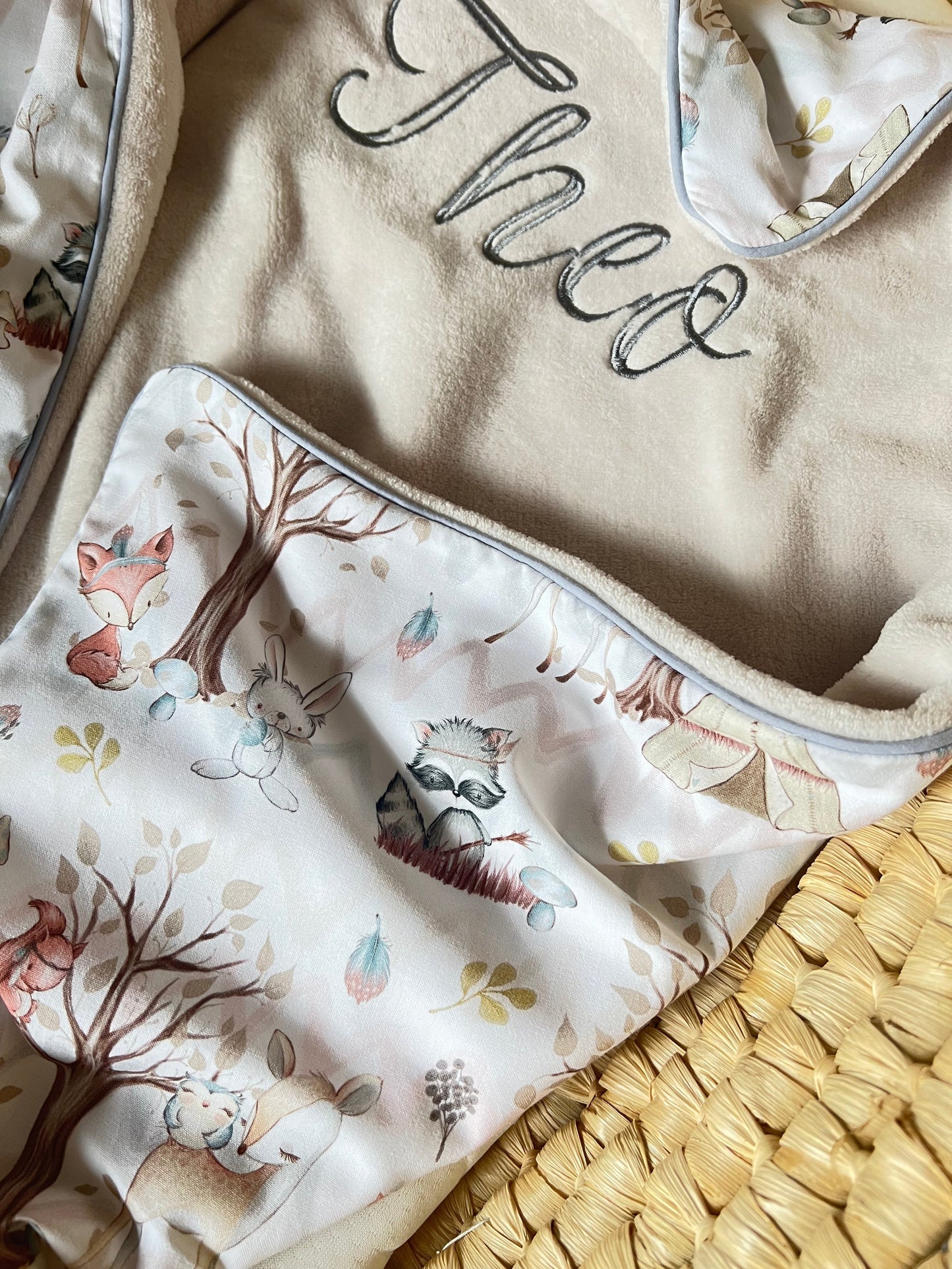 Kuscheldecke hellbeige „Waldtiere“ (einen Namen sticken ist gratis!)