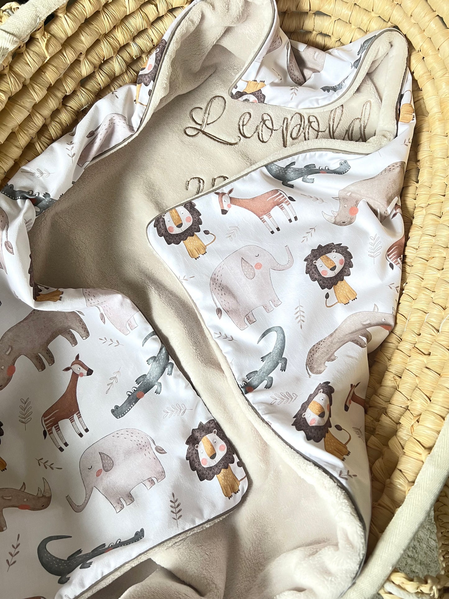Kuscheldecke hellbeige „Afrika“ (einen Namen sticken ist gratis!)