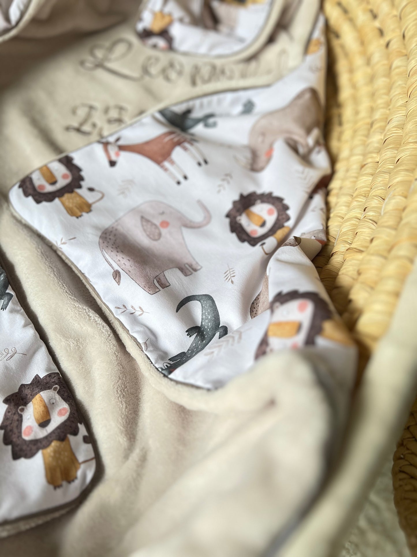 Kuscheldecke hellbeige „Afrika“ (einen Namen sticken ist gratis!)