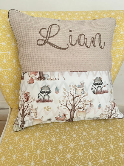 Kissen mit Name "Waldtiere +Waffelpique hellbeige" (einen Namen sticken ist gratis!)