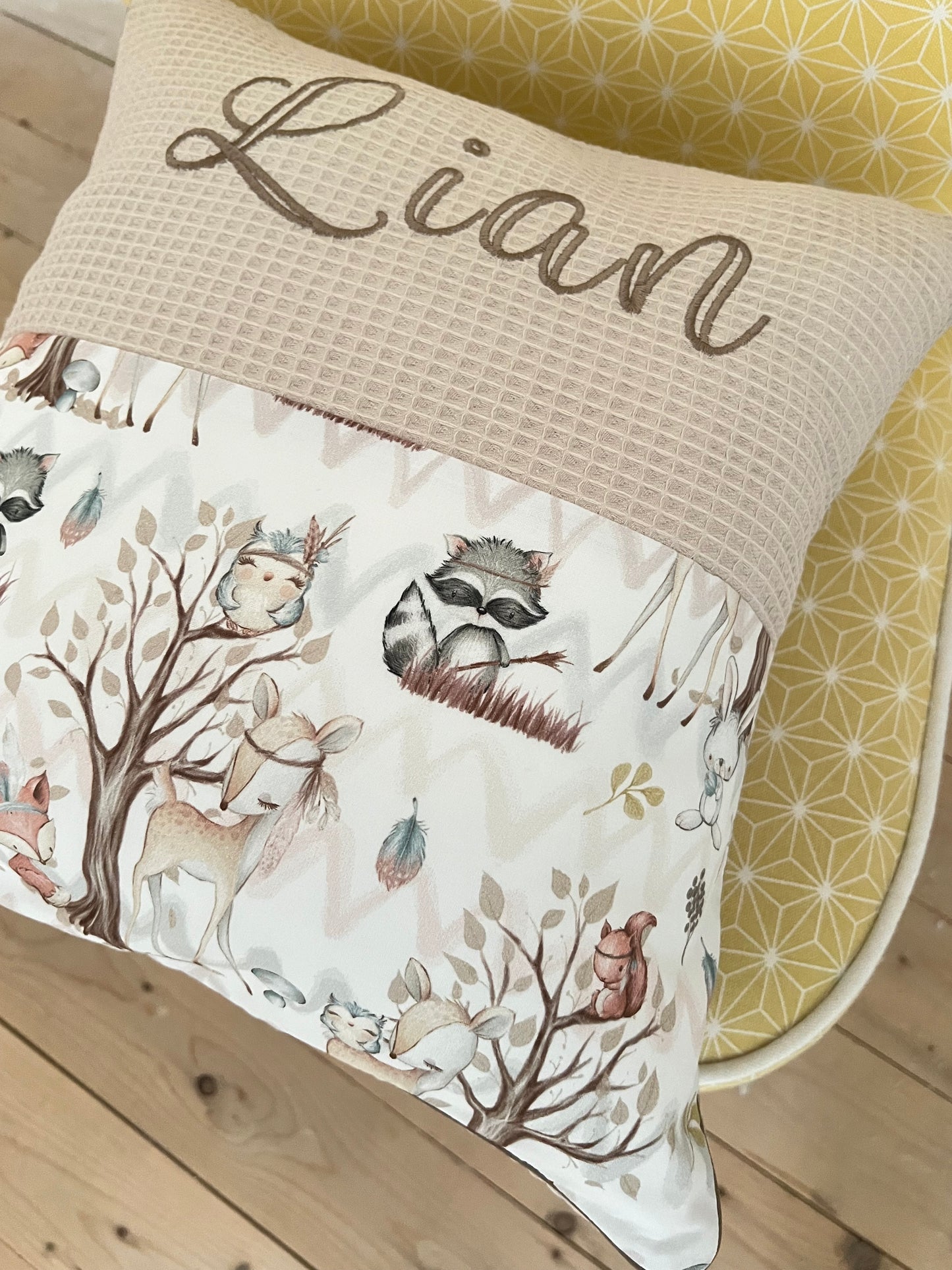 Kissen mit Name "Waldtiere +Waffelpique hellbeige" (einen Namen sticken ist gratis!)