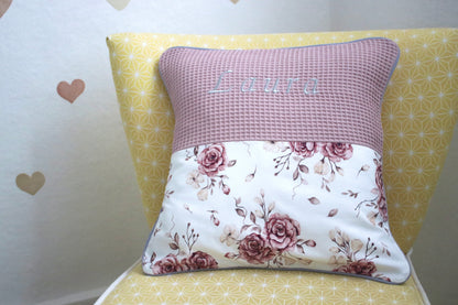 Kissen mit Name "Rosen +Waffelpique altrosa" (einen Namen sticken ist gratis!)