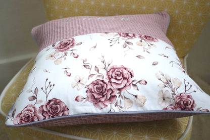 Kissen mit Name "Rosen +Waffelpique altrosa" (einen Namen sticken ist gratis!)