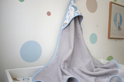 Kapuzenhandtuch  "Regenbogen Mond"