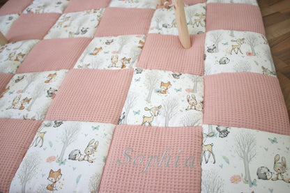 Krabbeldecke Patchwork „Baby Waldtiere+Waffelpique rosa/nude“