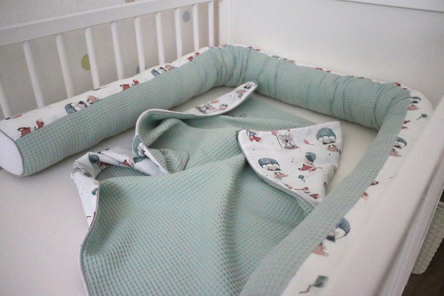 Wickelauflage Set „Tiere mit Luftballons+Waffelpique hellgrün/mint“