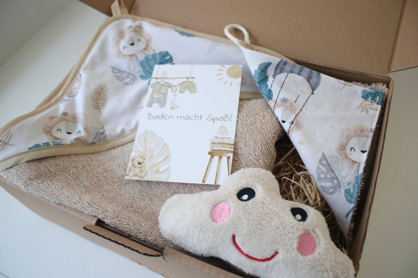 Geschenk Box "Kapuzenhandtuch Löwe“