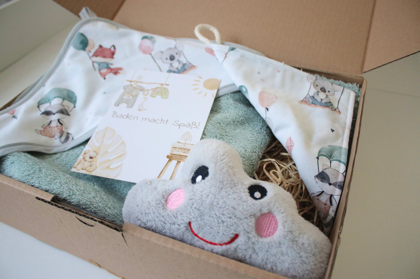 Geschenk Box "Kapuzenhandtuch Tiere mit Luftballons“