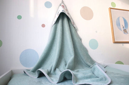 Geschenk Box "Kapuzenhandtuch Tiere mit Luftballons“