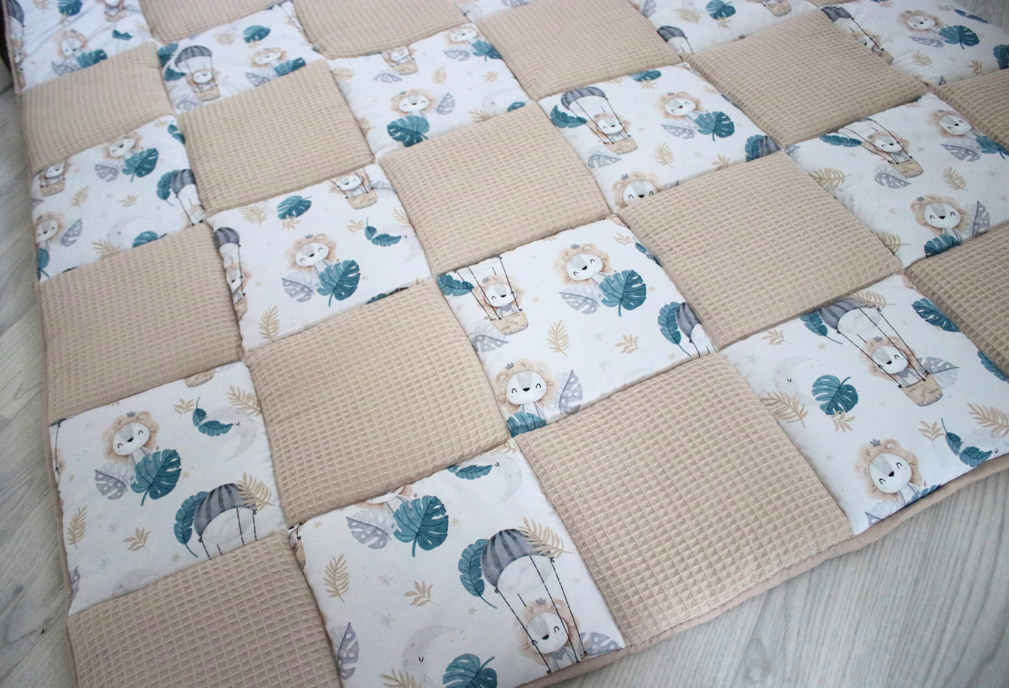 Krabbeldecke Patchwork „Löwe+Waffelpique hellbeige“