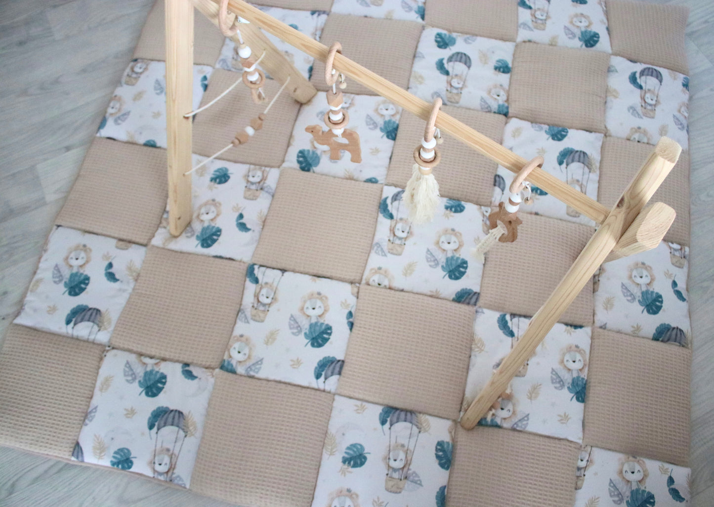 Krabbeldecke Patchwork „Löwe+Waffelpique hellbeige“