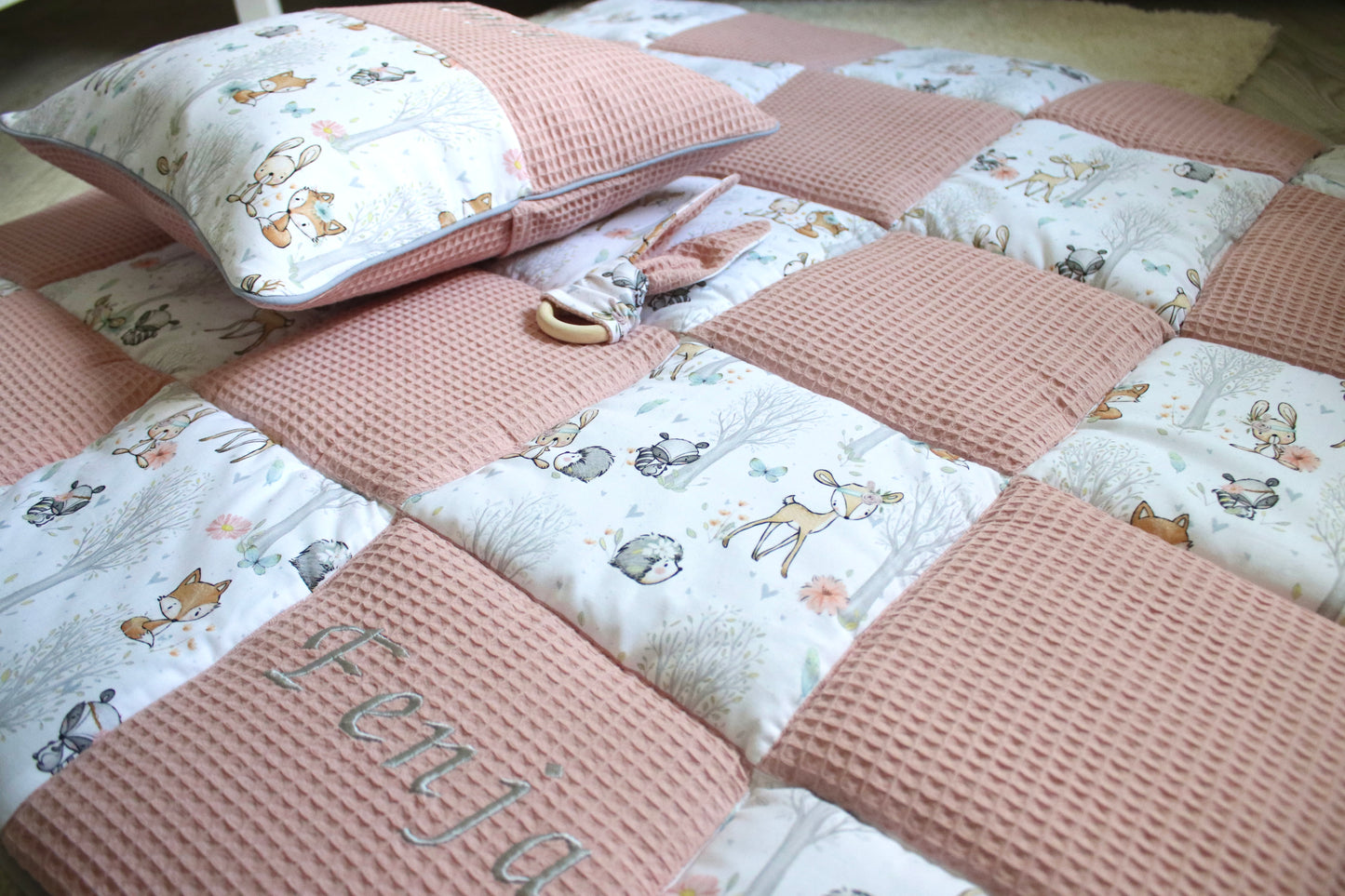 Krabbeldecke Patchwork „Baby Waldtiere+Waffelpique rosa/nude“