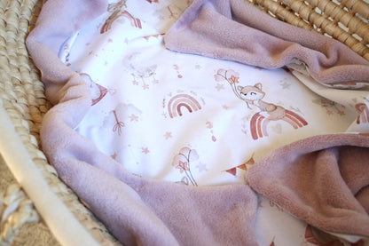 Kuscheldecke altrosa „Füchse auf Regenbogen“ (einen Namen sticken ist gratis!)