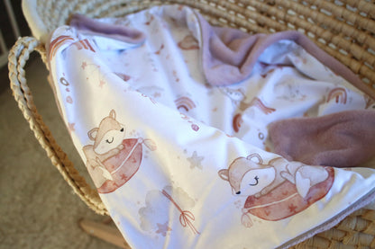 Kuscheldecke altrosa „Füchse auf Regenbogen“ (einen Namen sticken ist gratis!)