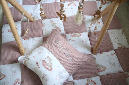 Krabbeldecke Patchwork „Füchse auf Regenbogen+Waffelpique altrosa“