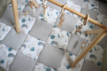 Krabbeldecke Patchwork „Löwe+Waffelpique hellgrau“