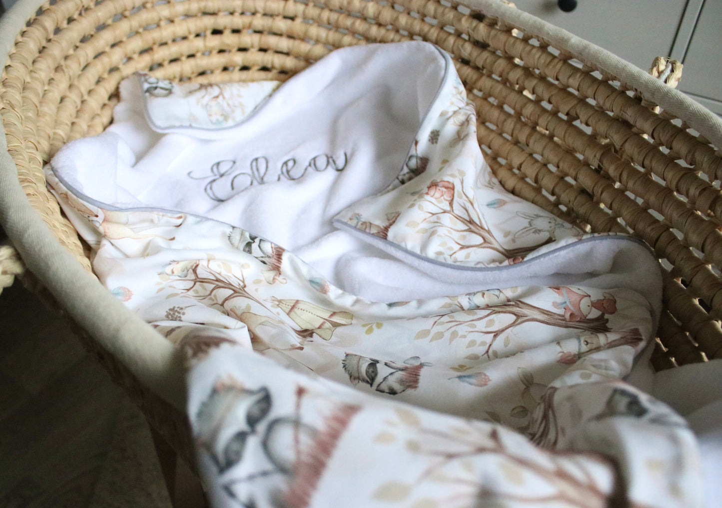 Kuscheldecke weiß „Waldtiere“ (einen Namen sticken ist gratis!)