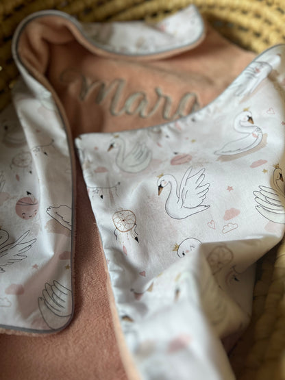 Kuscheldecke altrosa „Schwan“ (einen Namen sticken ist gratis!)