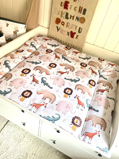 Wasserabweisende Wickelauflage "Afrika“