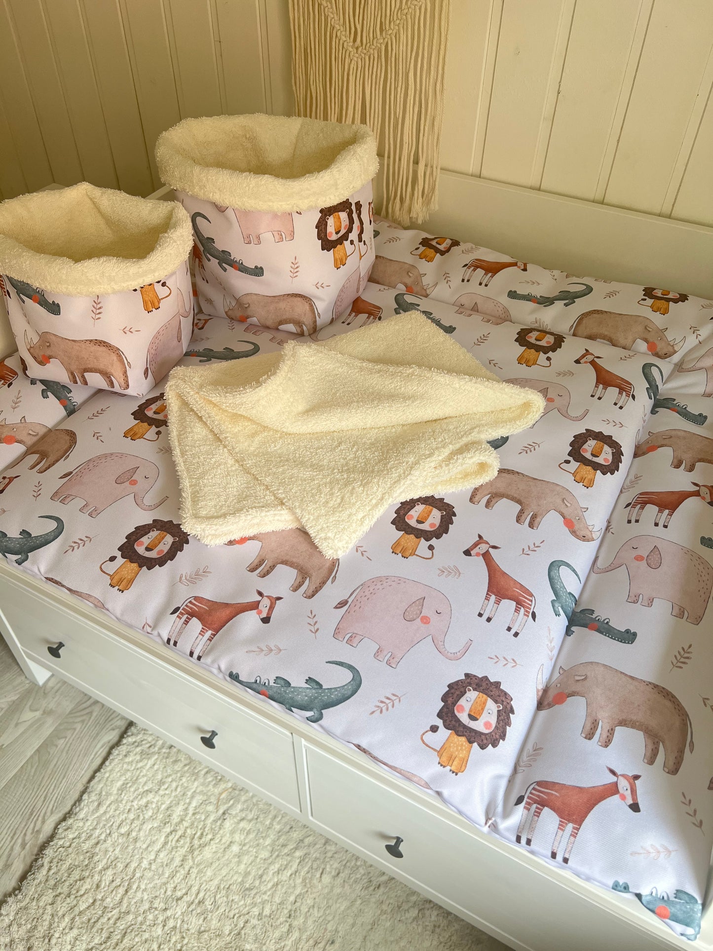 Wasserabweisende Wickelauflage "Afrika“