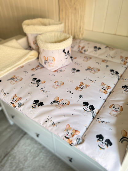 Wasserabweisende Wickelauflage "Hunde“