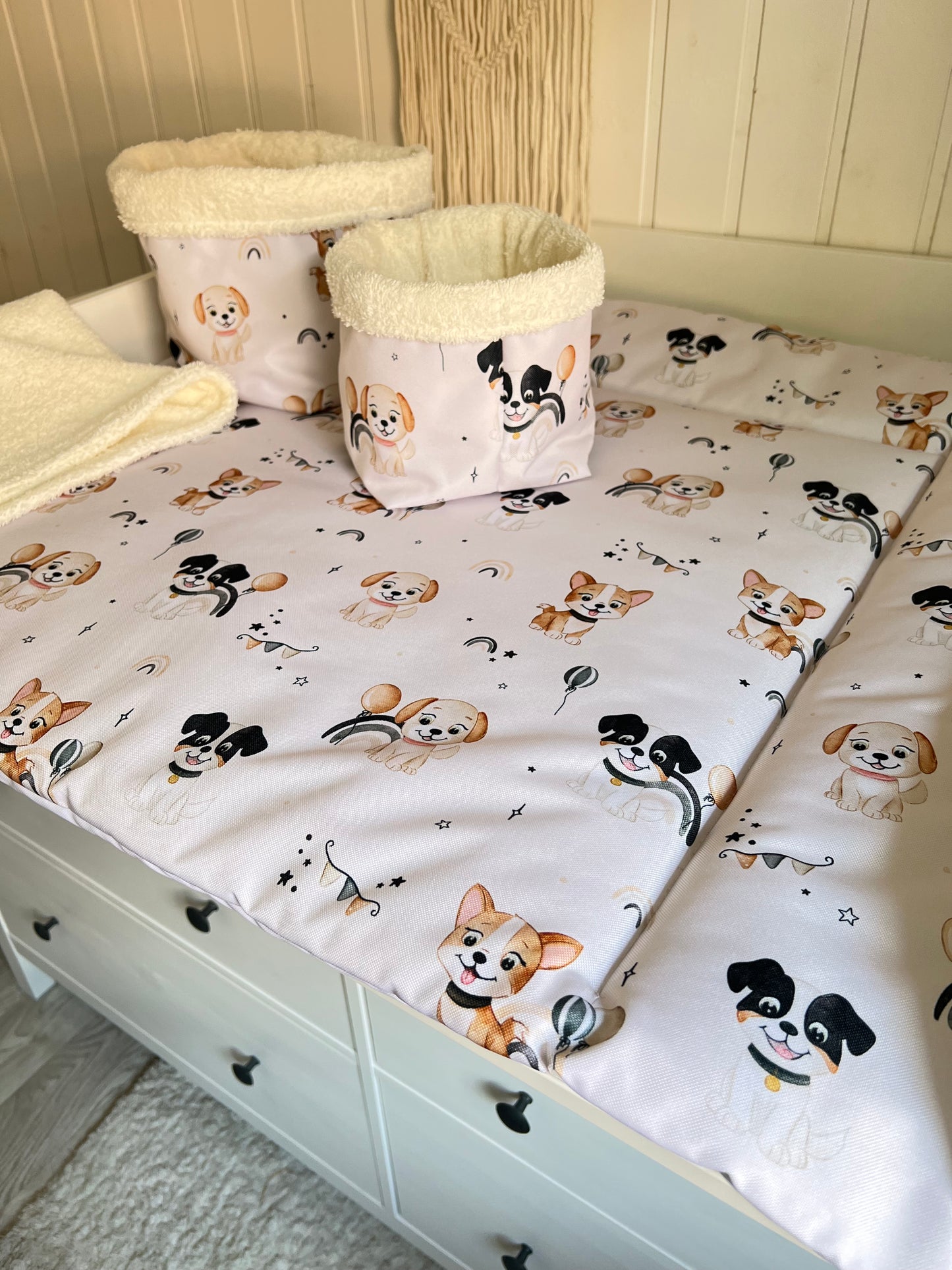 Wasserabweisende Wickelauflage "Hunde“