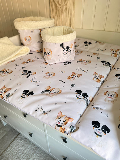 Wasserabweisende Wickelauflage "Hunde“