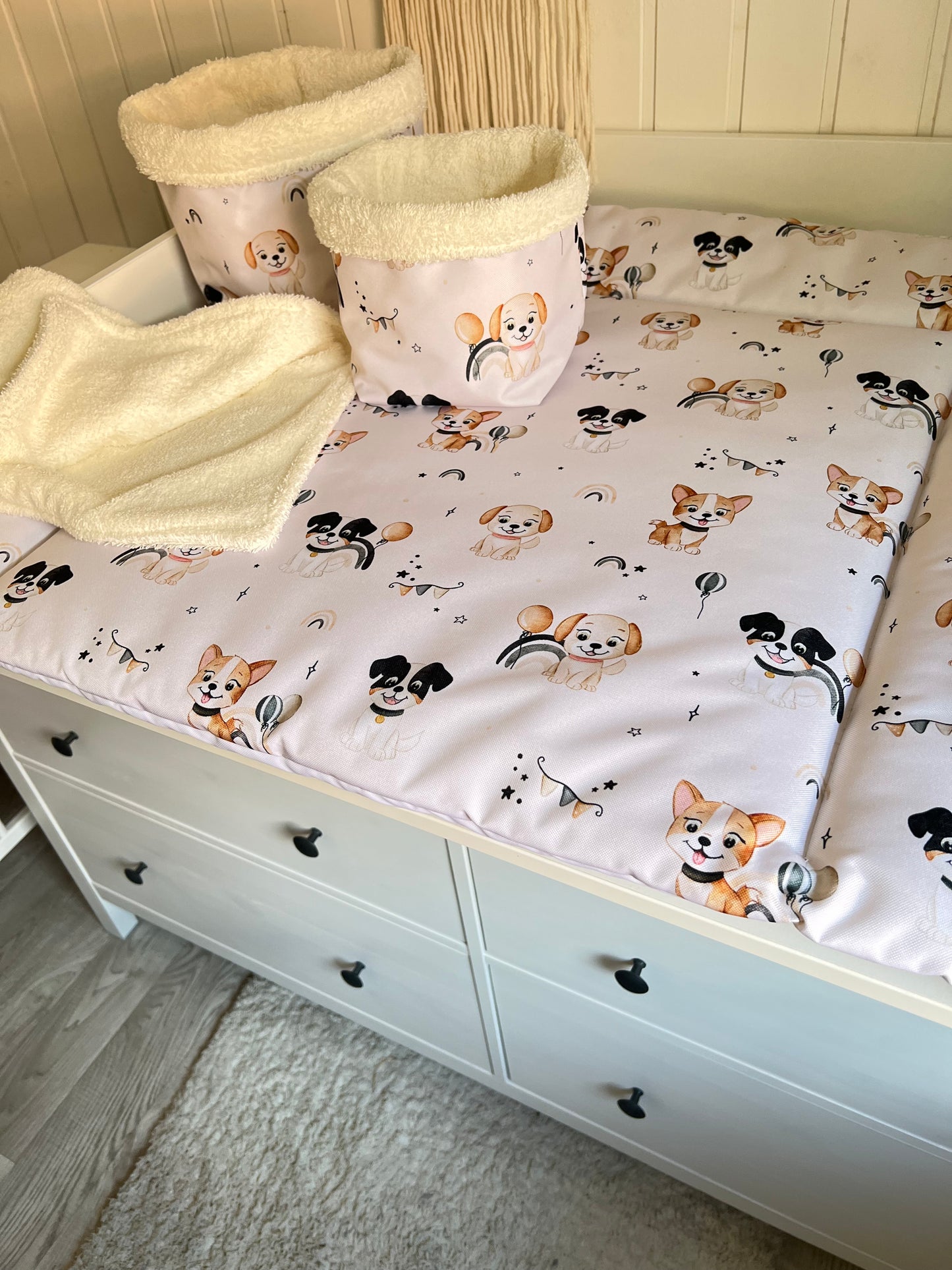 Wasserabweisende Wickelauflage "Hunde“