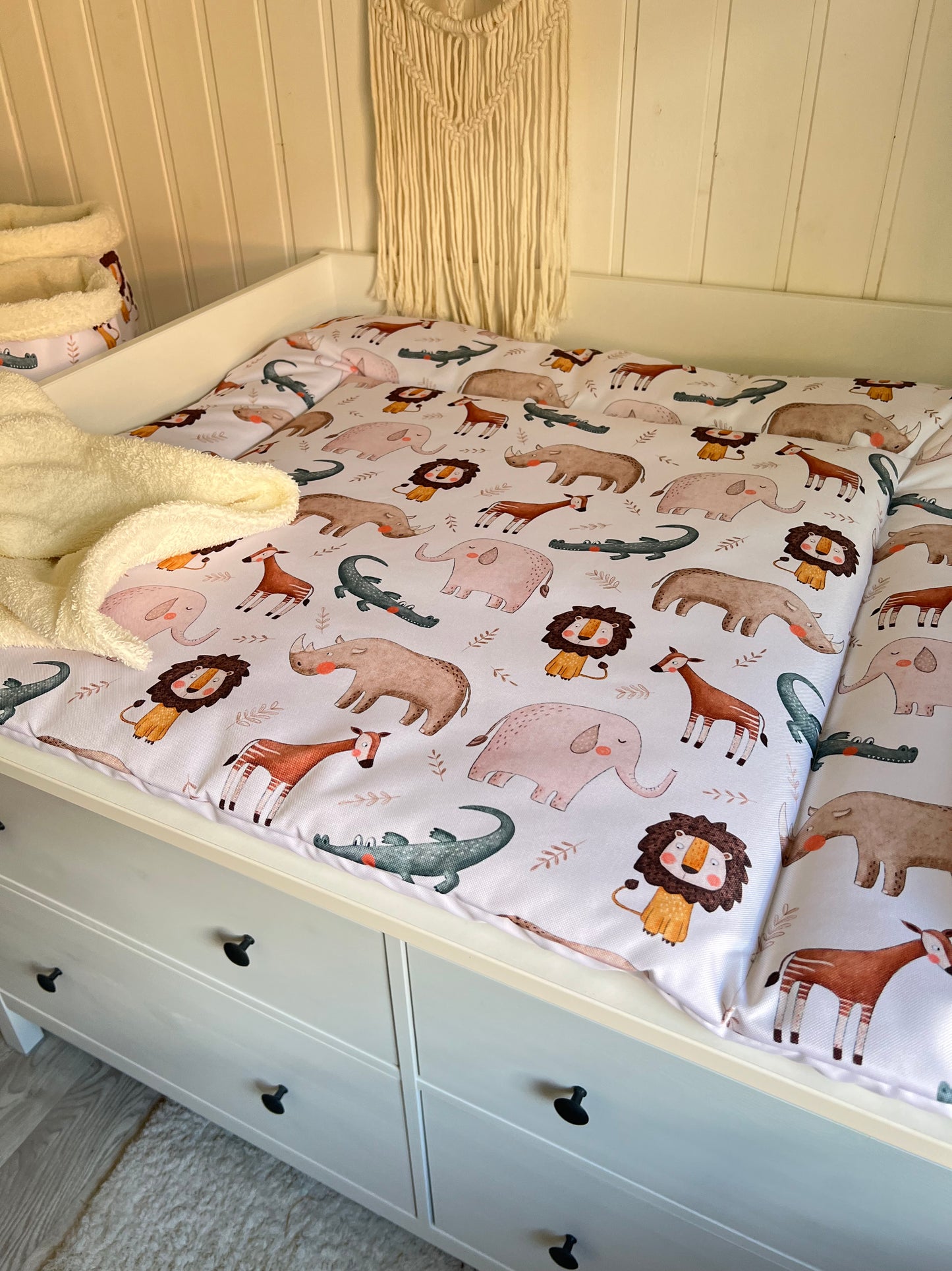 Wasserabweisende Wickelauflage "Afrika“