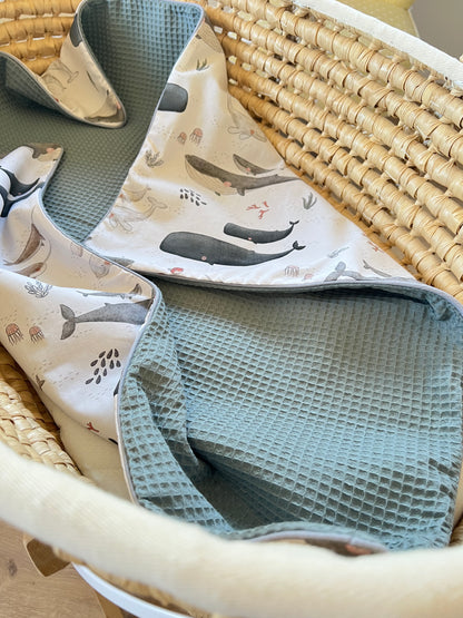 Babydecke "Wal+Waffelpique altgrün" (einen Namen sticken ist gratis!)