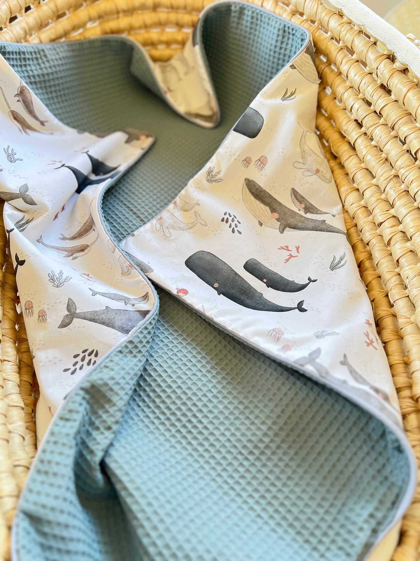 Babydecke "Wal+Waffelpique altgrün" (einen Namen sticken ist gratis!)