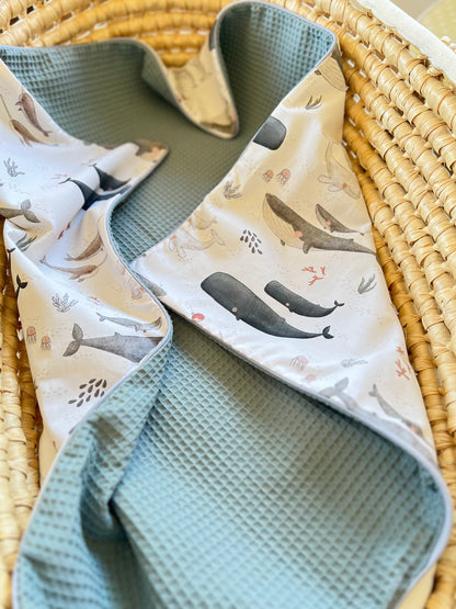 Babydecke "Wal+Waffelpique altgrün" (einen Namen sticken ist gratis!)